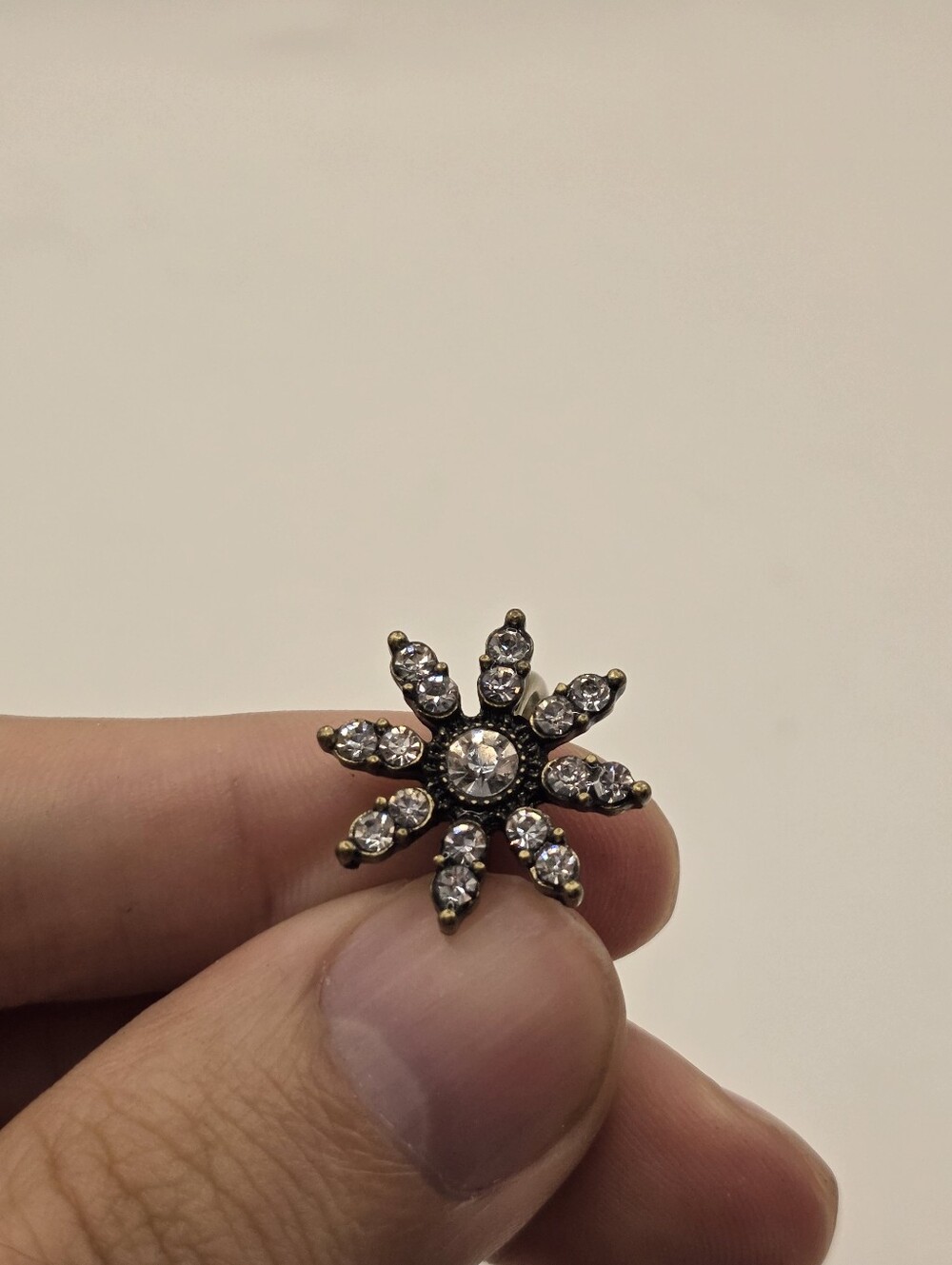 Vintage Crystal Sunburst Cocktail Ring – Aged Brass Tone Floral Cluster